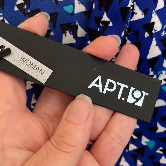 NWT size 1X Apt. 9 Blue black white teal Geometric Sleeveless V-Neck Top - Picture 3 of 12